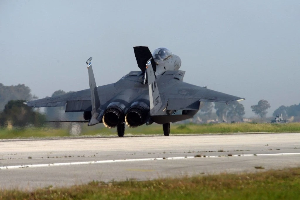 Αμερικανικά F-15E, βρετανικά Eurofighter και ελληνικά μαχητικά θα «σκεπάσουν» το Αιγαίο με την Τουρκία να προκαλεί